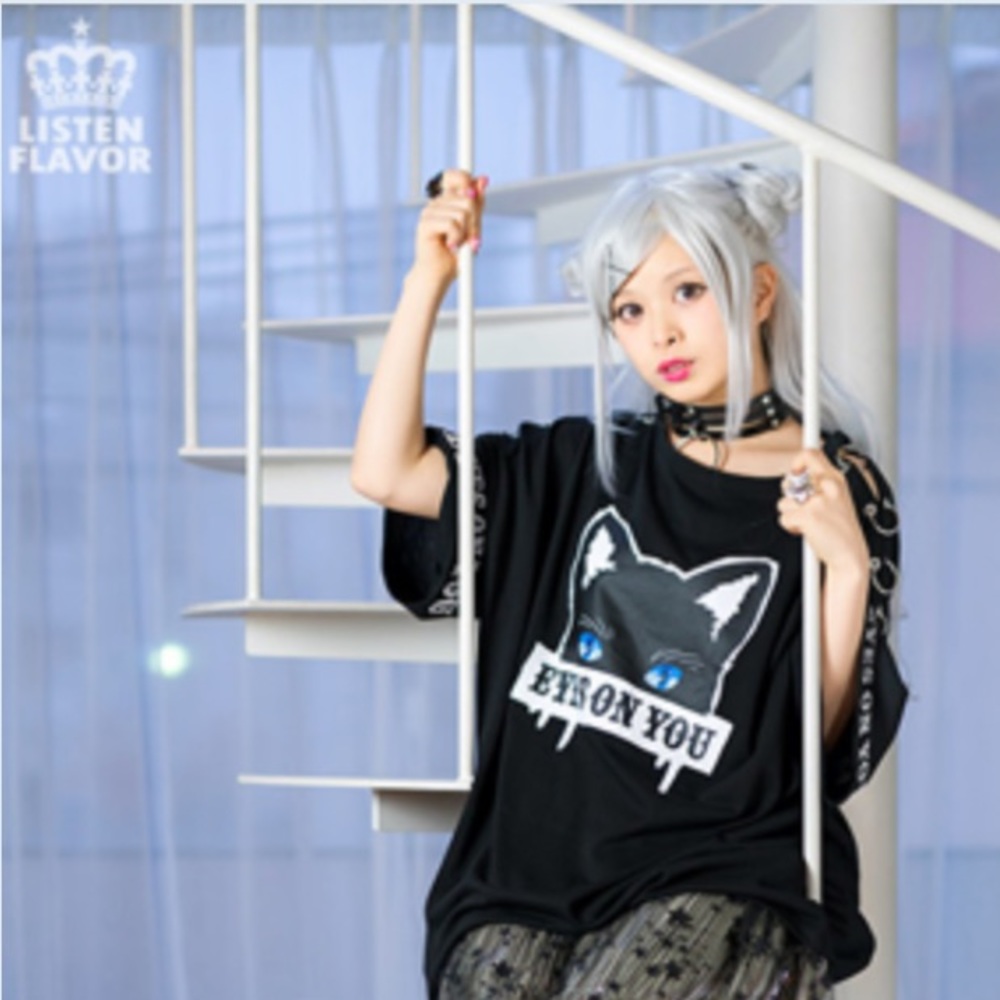 Listen Flavor Cat Shirt